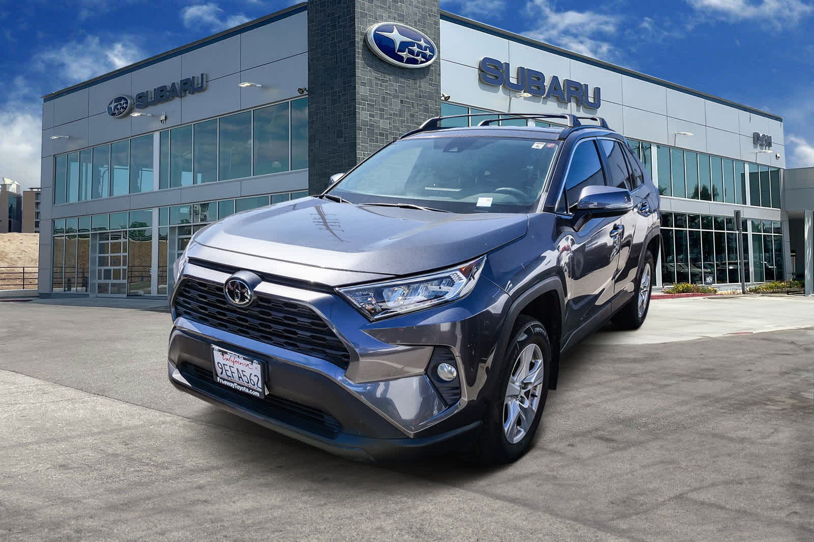 2020 Toyota RAV4 XLE FWD photo