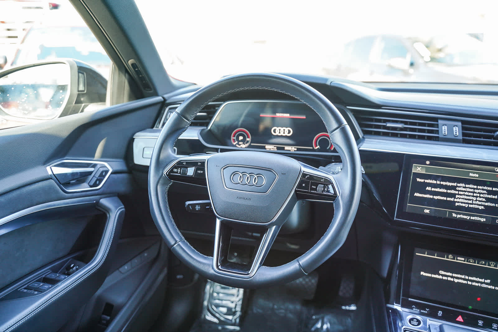 Thumbnail: 2022 Audi e-tron - 15