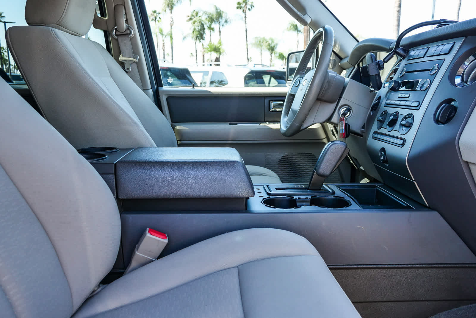 Thumbnail: 2011 Ford Expedition - 16