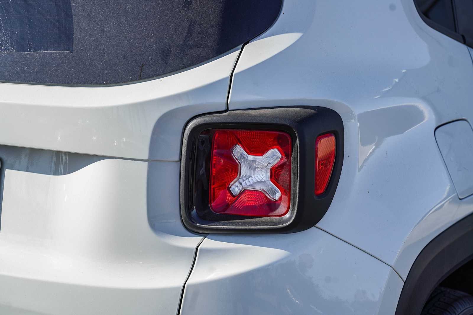 Thumbnail: 2020 Jeep Renegade - 17