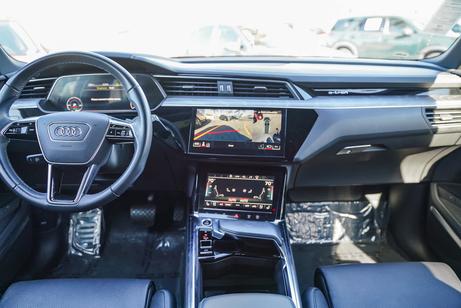 Thumbnail: 2022 Audi e-tron - 12