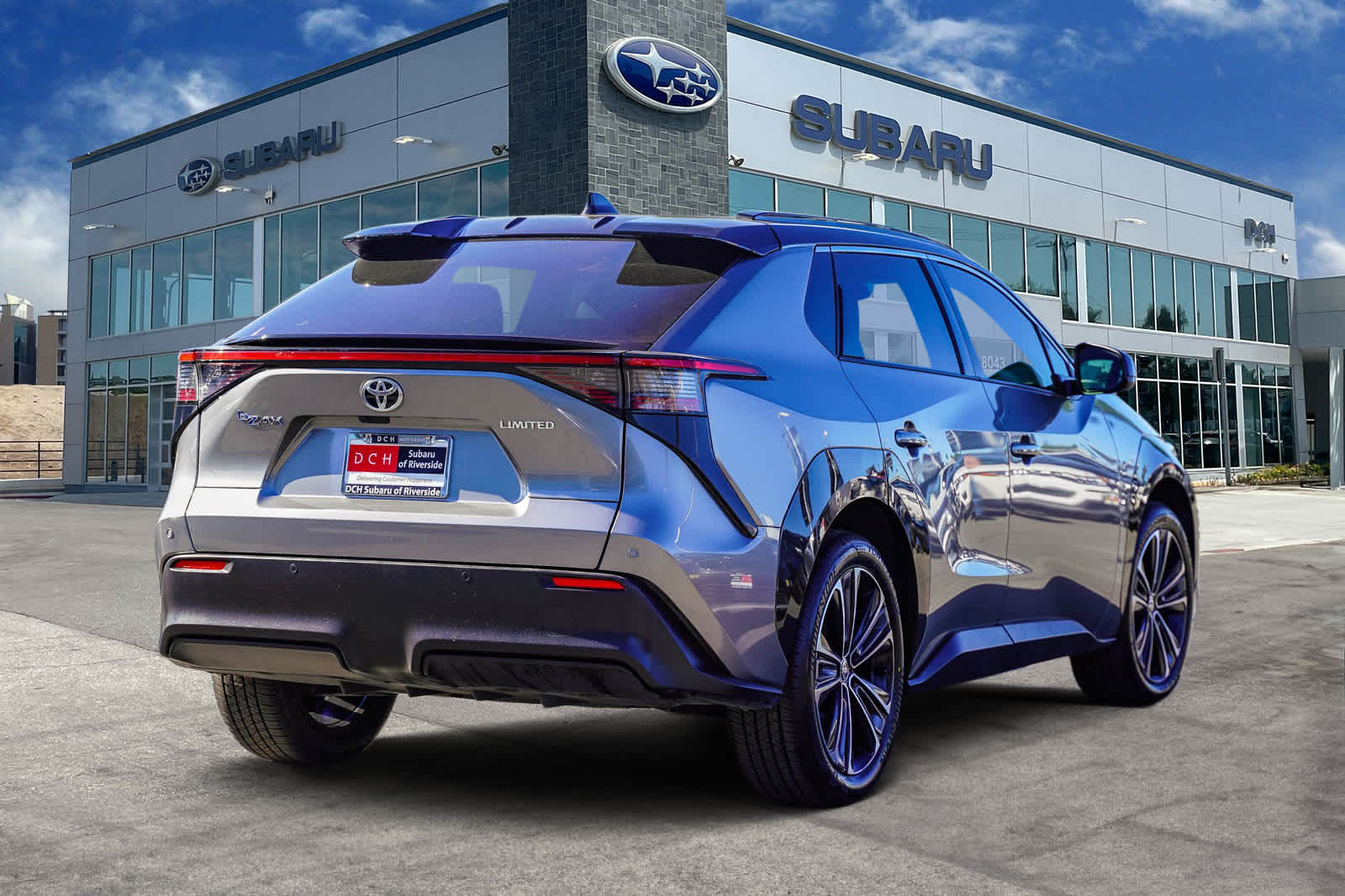 Thumbnail: 2023 Toyota bZ4X - 4