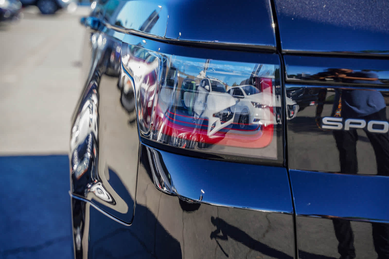 Thumbnail: 2022 Land Rover Range Rover Sport - 7