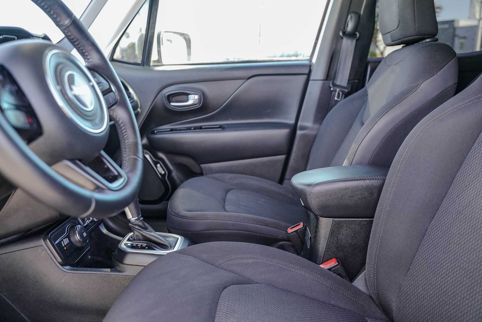 Thumbnail: 2020 Jeep Renegade - 17