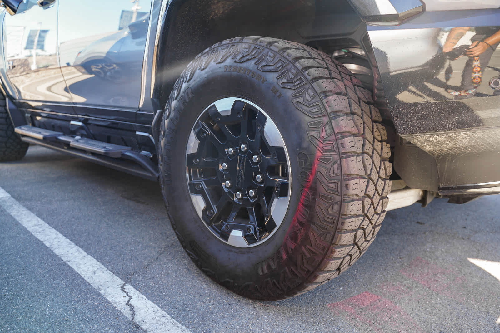 Thumbnail: 2024 GMC Hummer EV - 15