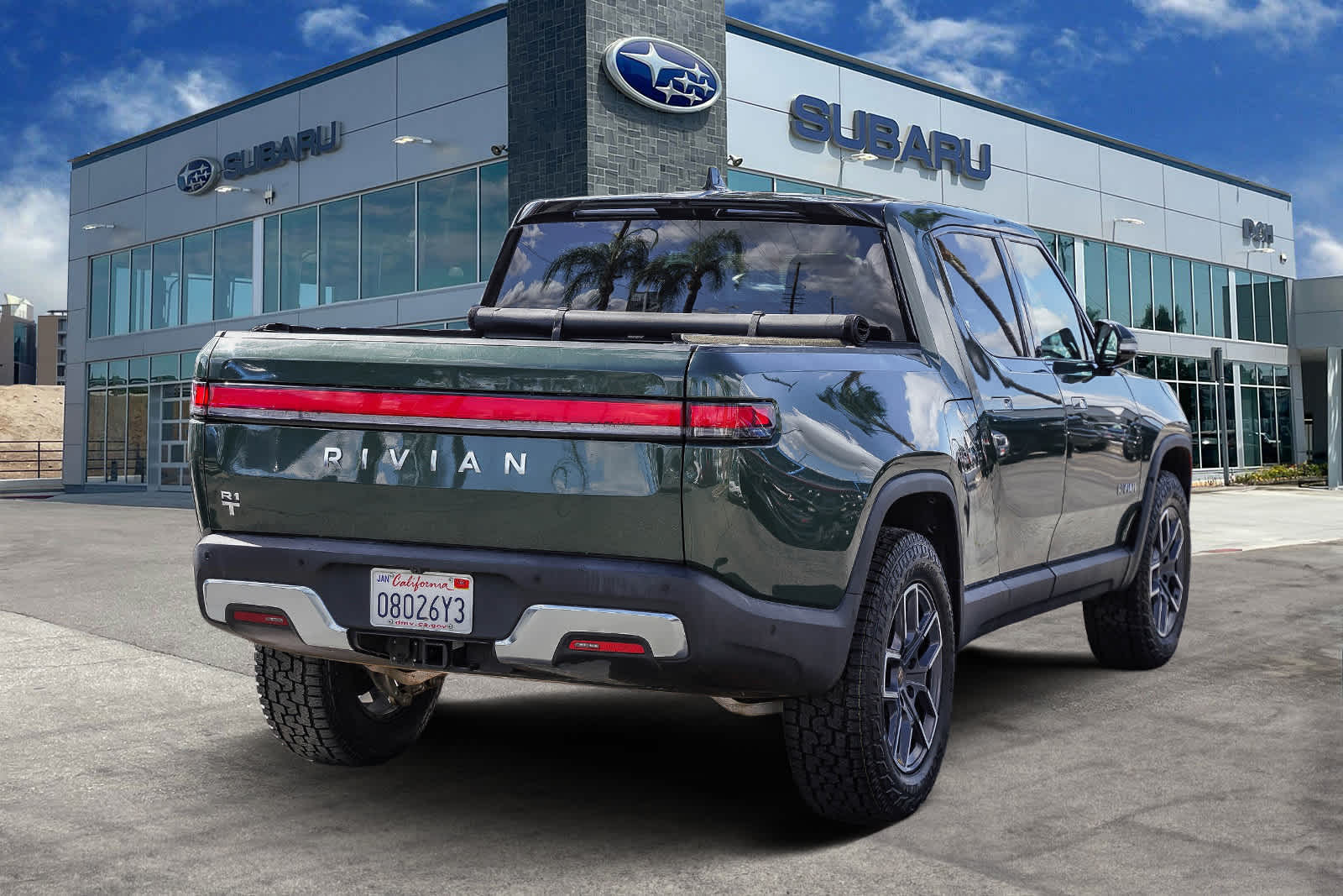 Thumbnail: 2023 Rivian R1T - 4