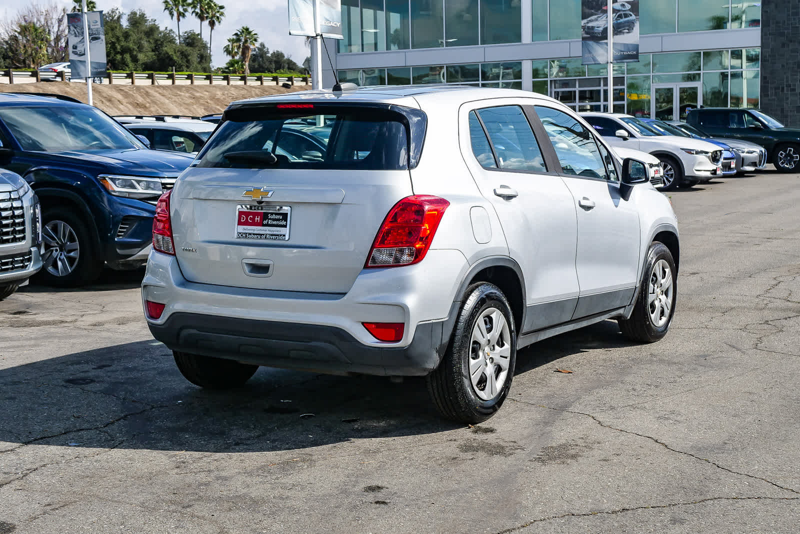 Thumbnail: 2017 Chevrolet Trax - 4