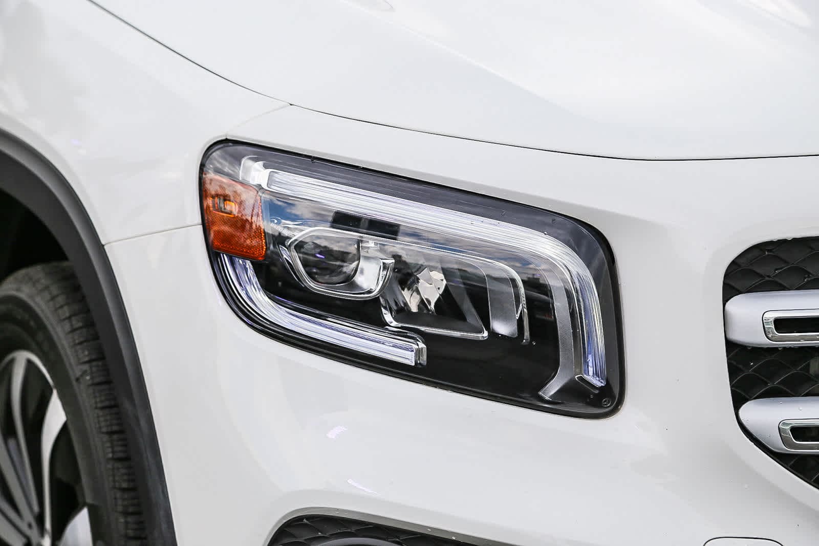 Thumbnail: 2021 Mercedes-Benz GLB - 4