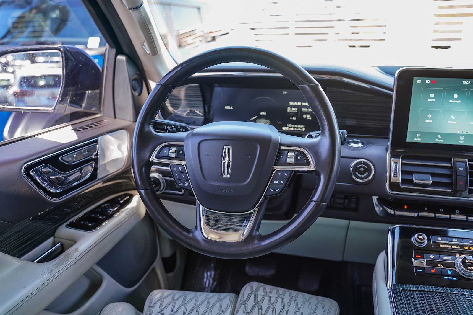 Thumbnail: 2021 Lincoln Navigator L - 12