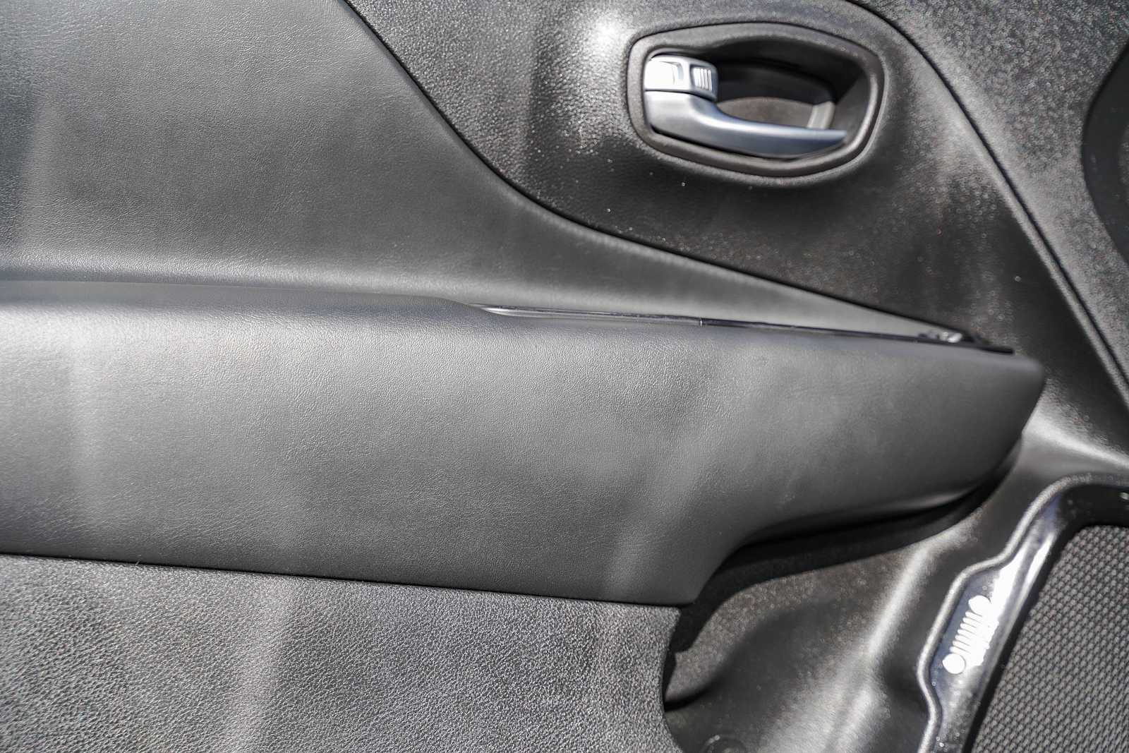 Thumbnail: 2020 Jeep Renegade - 19