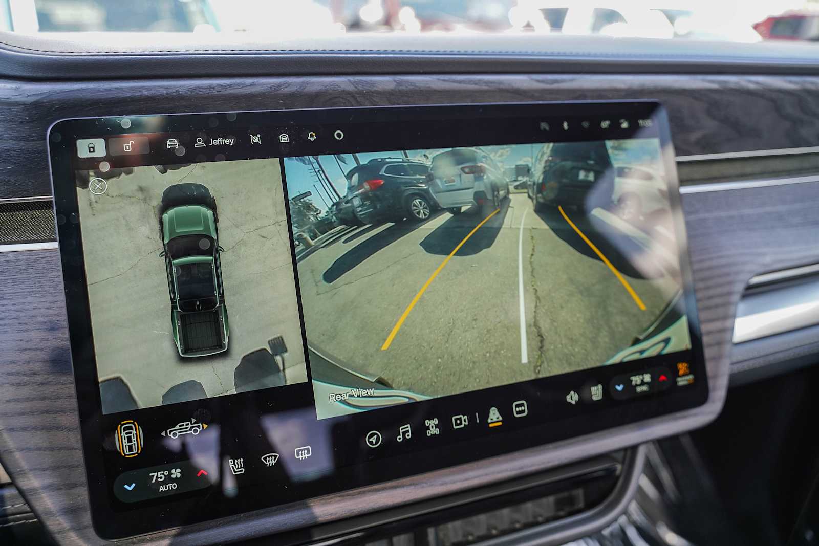 Thumbnail: 2023 Rivian R1T - 24