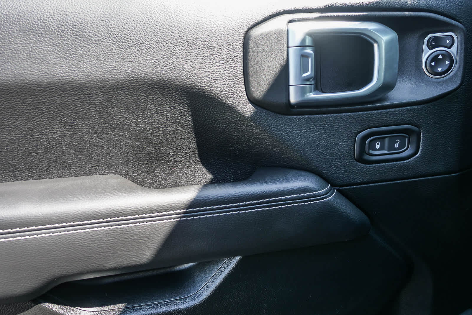 Thumbnail: 2021 Jeep Wrangler - 23