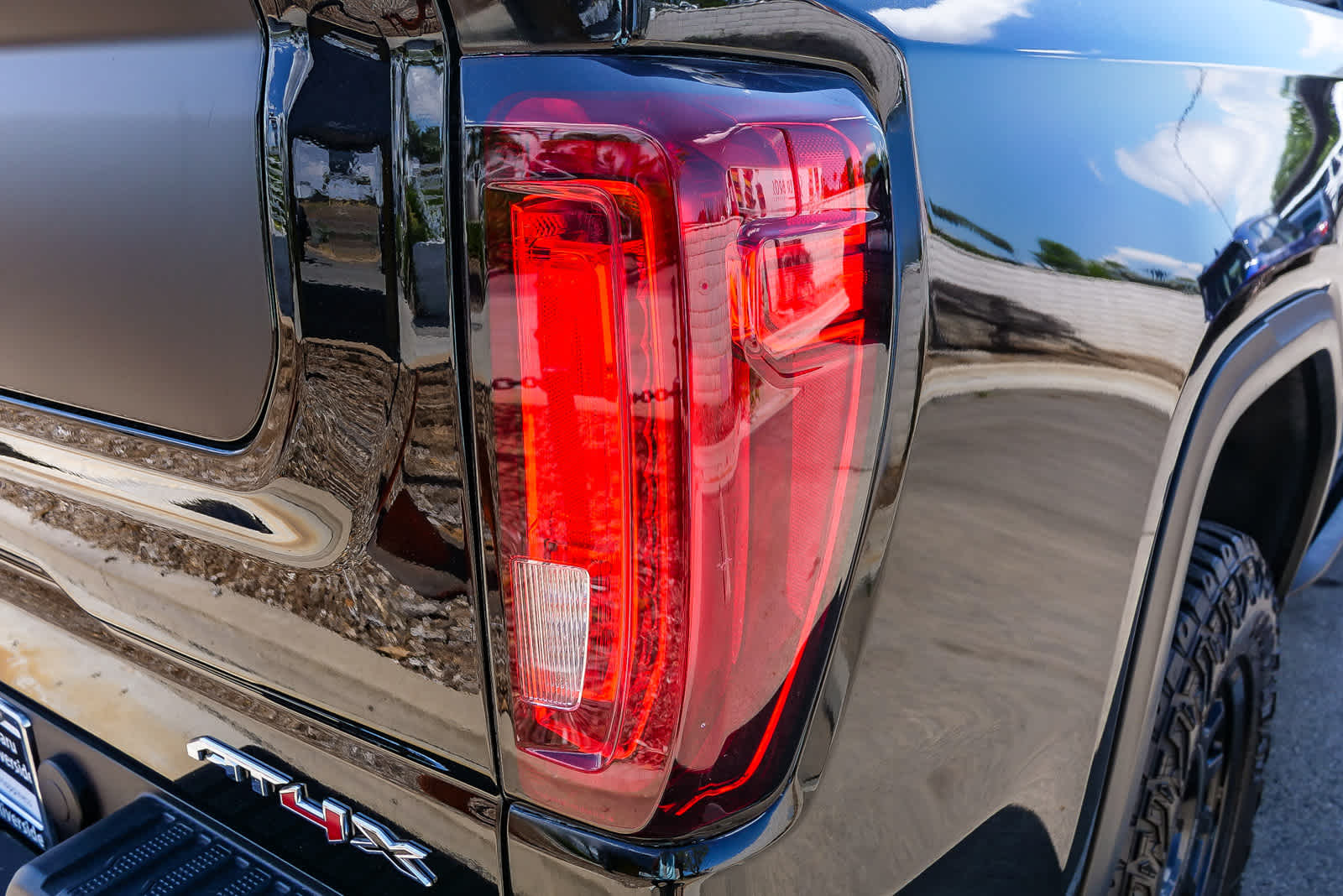 Thumbnail: 2023 GMC Sierra 1500 - 17