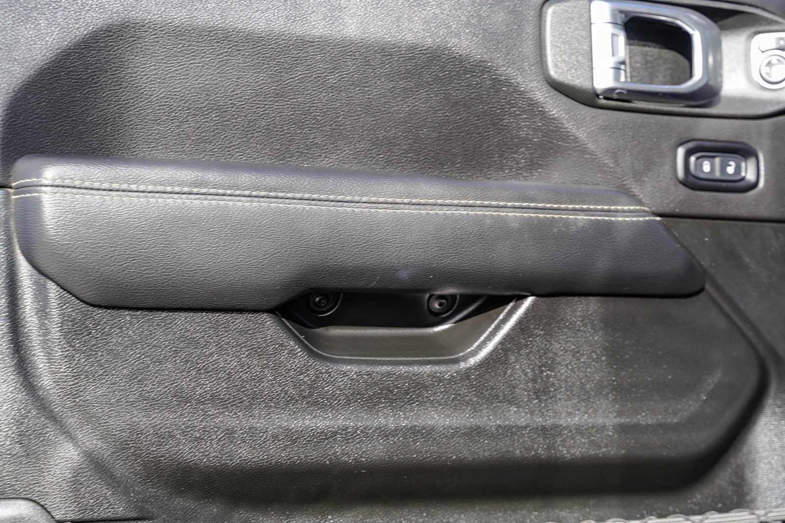 Thumbnail: 2022 Jeep Wrangler - 15