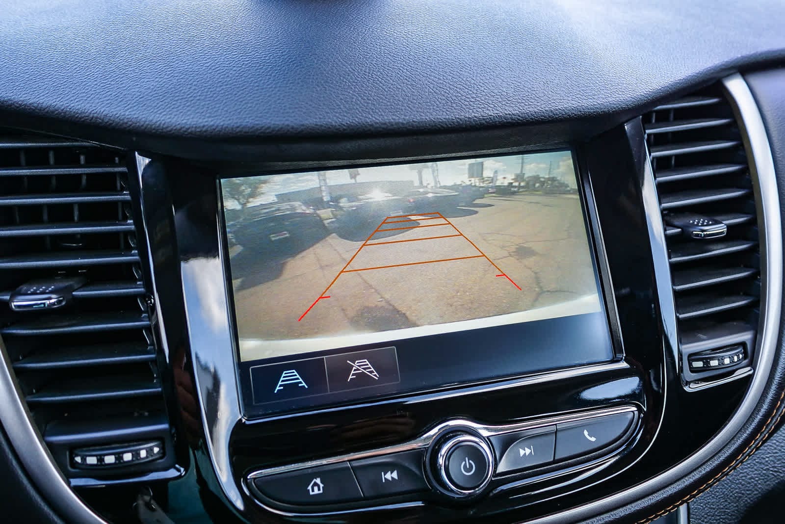 Thumbnail: 2017 Chevrolet Trax - 25