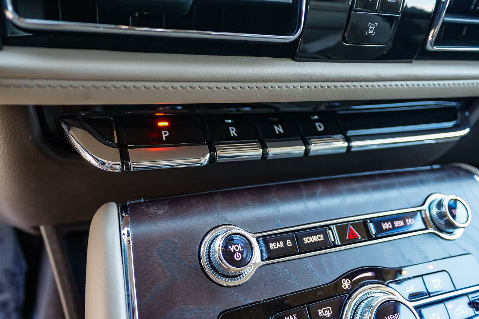 Thumbnail: 2023 Lincoln Aviator - 15