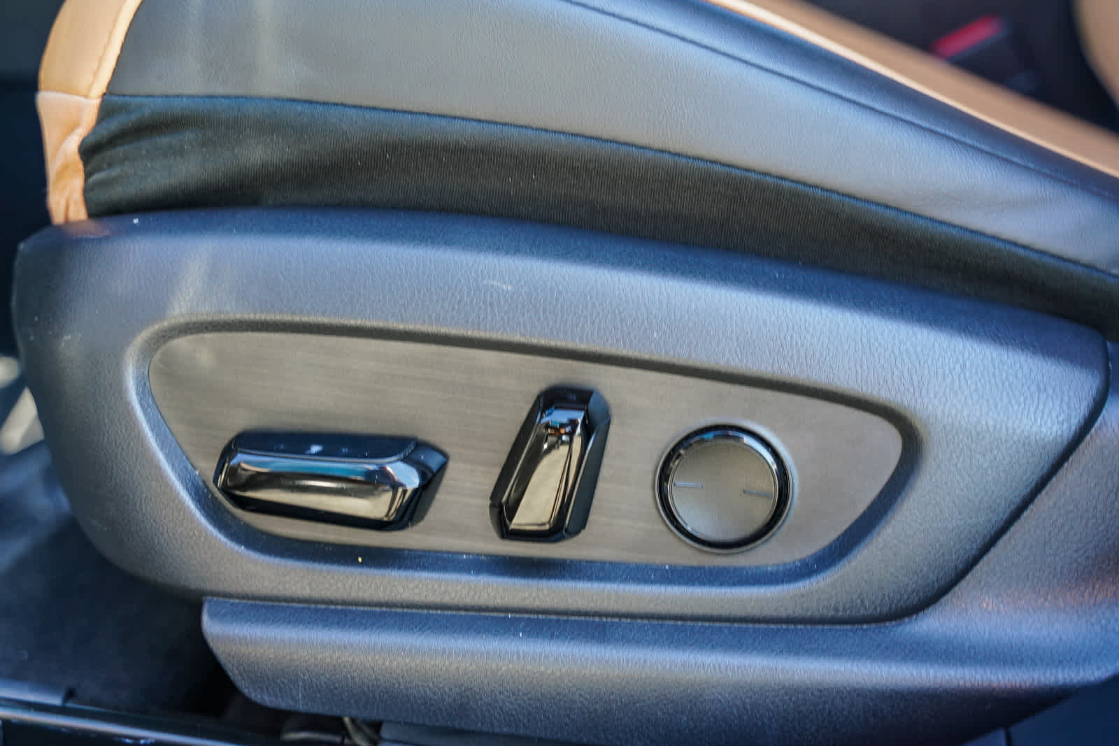 Thumbnail: 2022 Lexus ES - 17