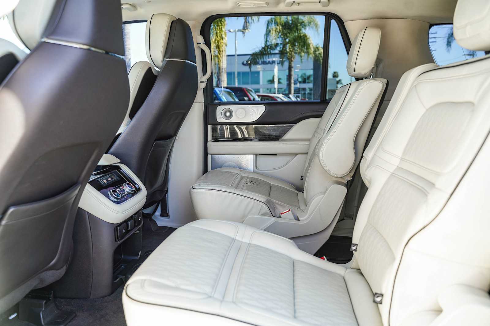 Thumbnail: 2021 Lincoln Navigator L - 15