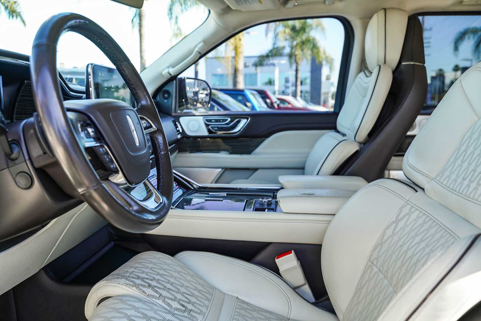 Thumbnail: 2021 Lincoln Navigator L - 14