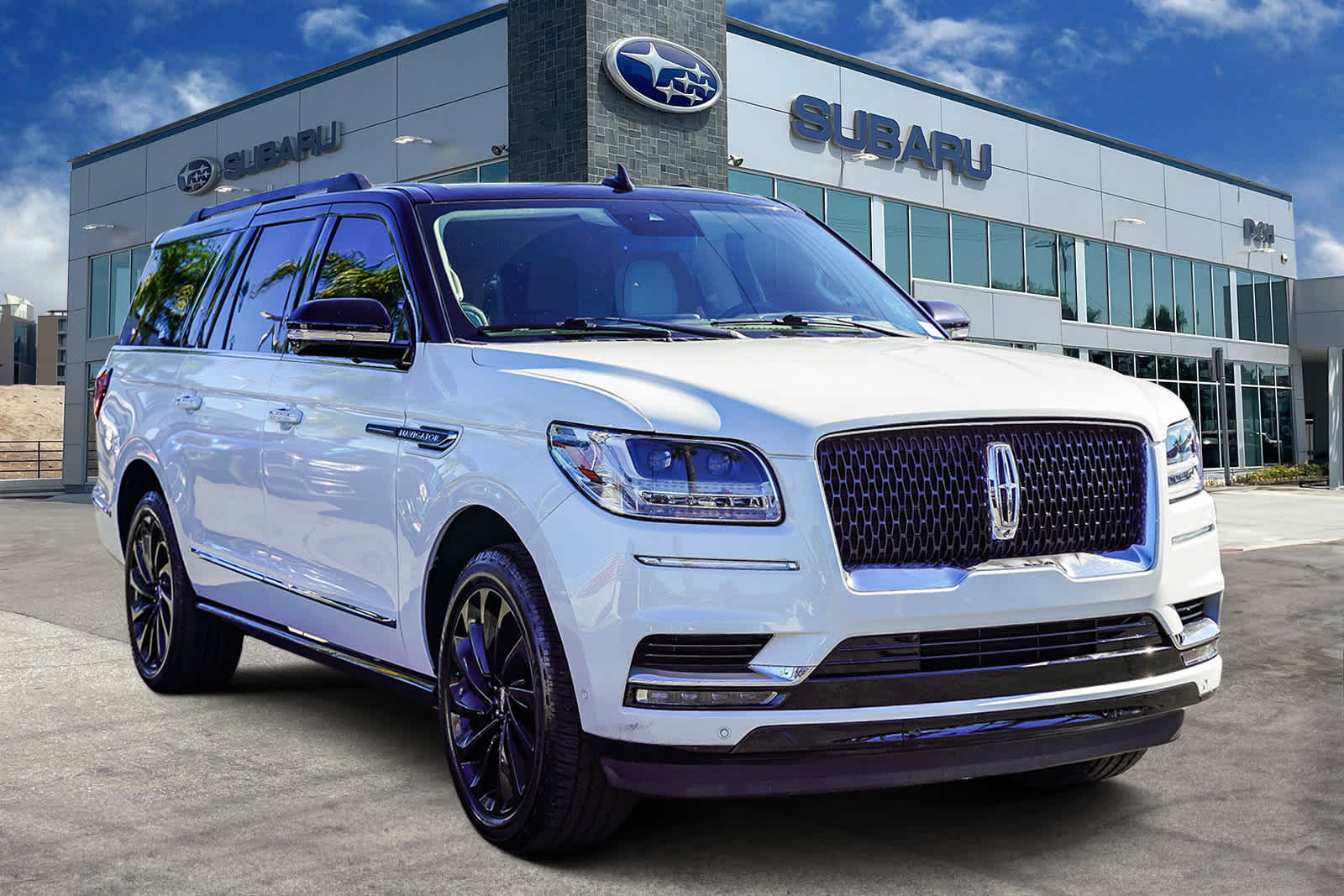Thumbnail: 2021 Lincoln Navigator L - 3