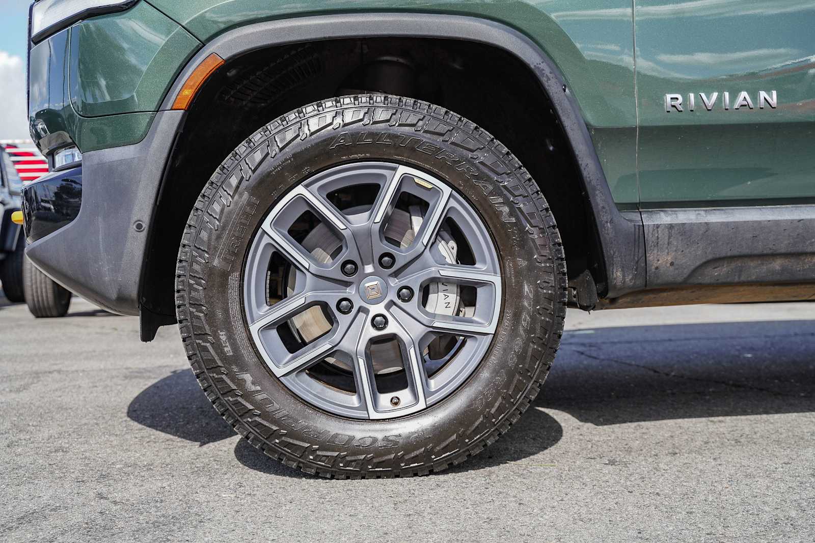 Thumbnail: 2023 Rivian R1T - 9