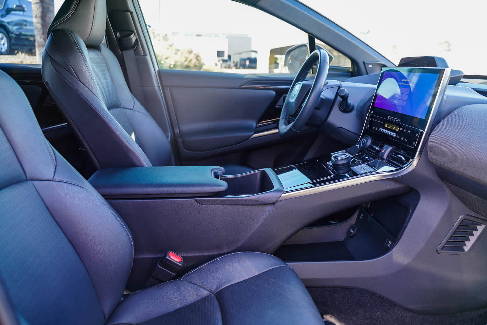 Thumbnail: 2023 Toyota bZ4X - 15