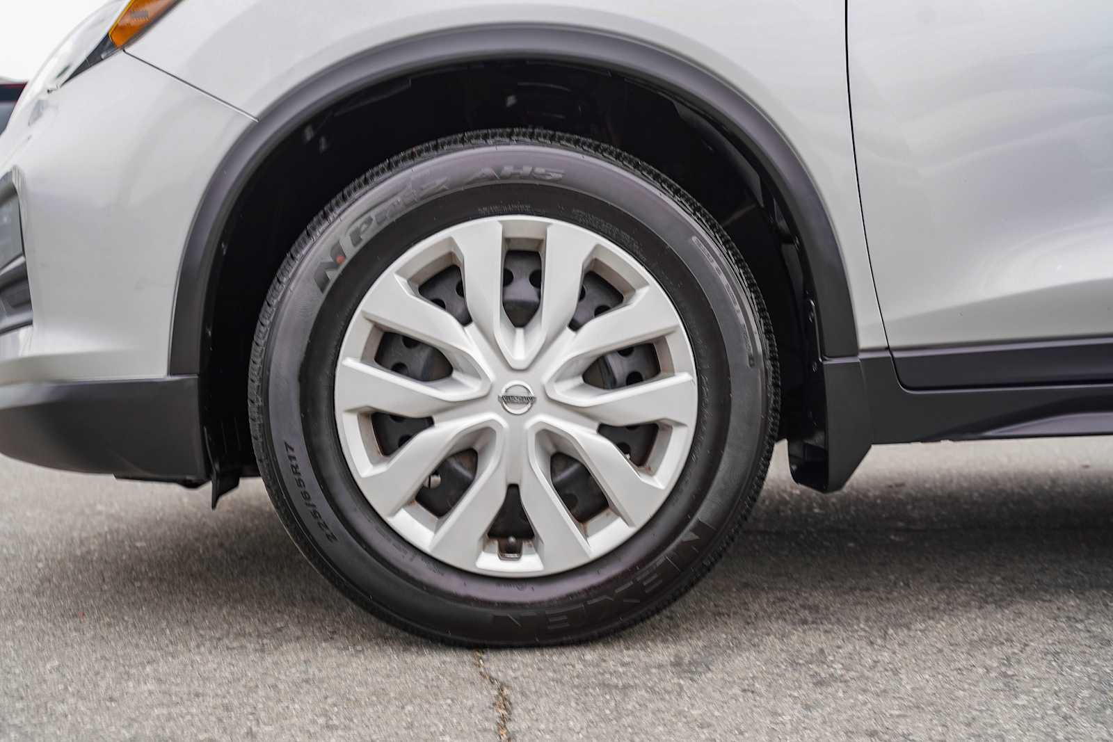 Thumbnail: 2019 Nissan Rogue - 9