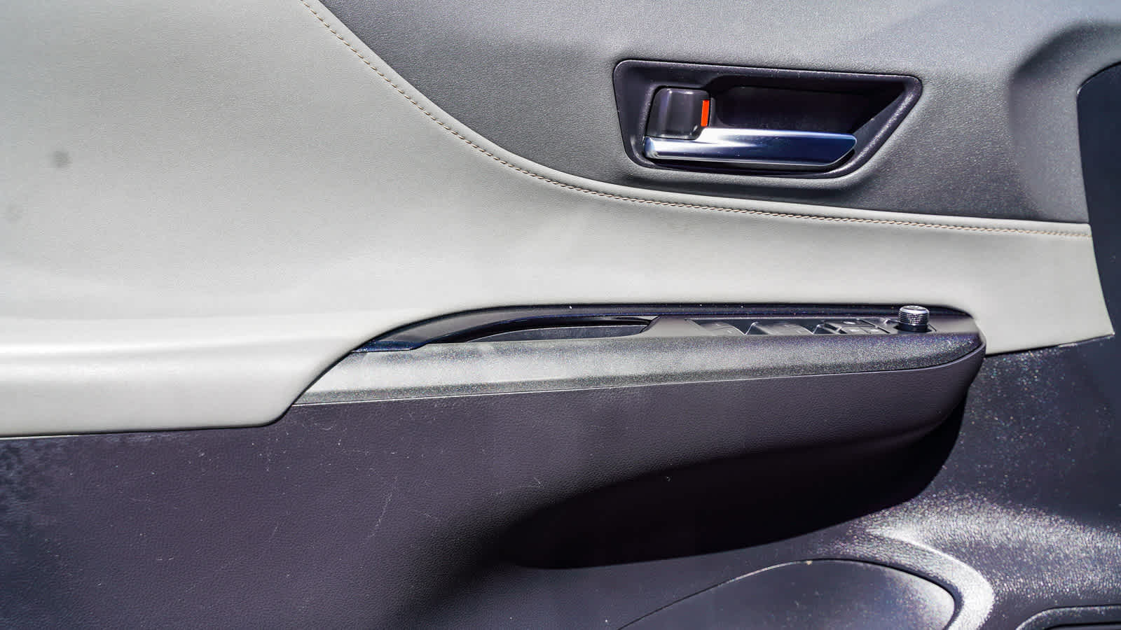 Thumbnail: 2021 Toyota Venza - 16