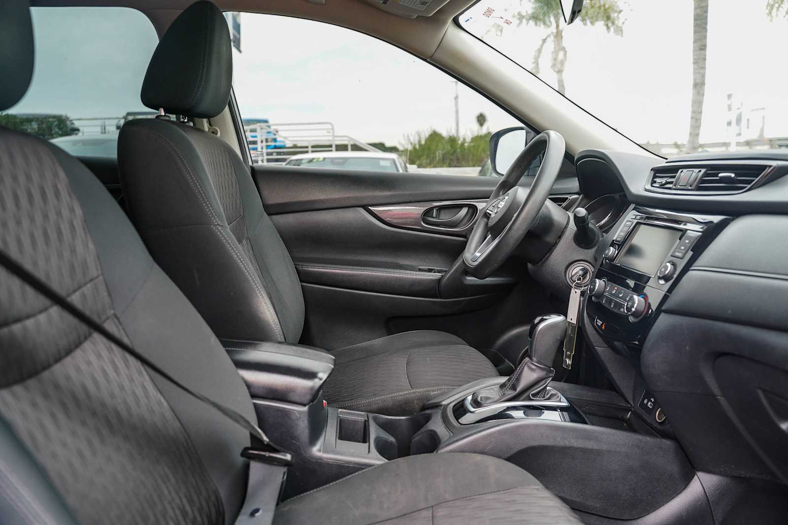 Thumbnail: 2019 Nissan Rogue - 16