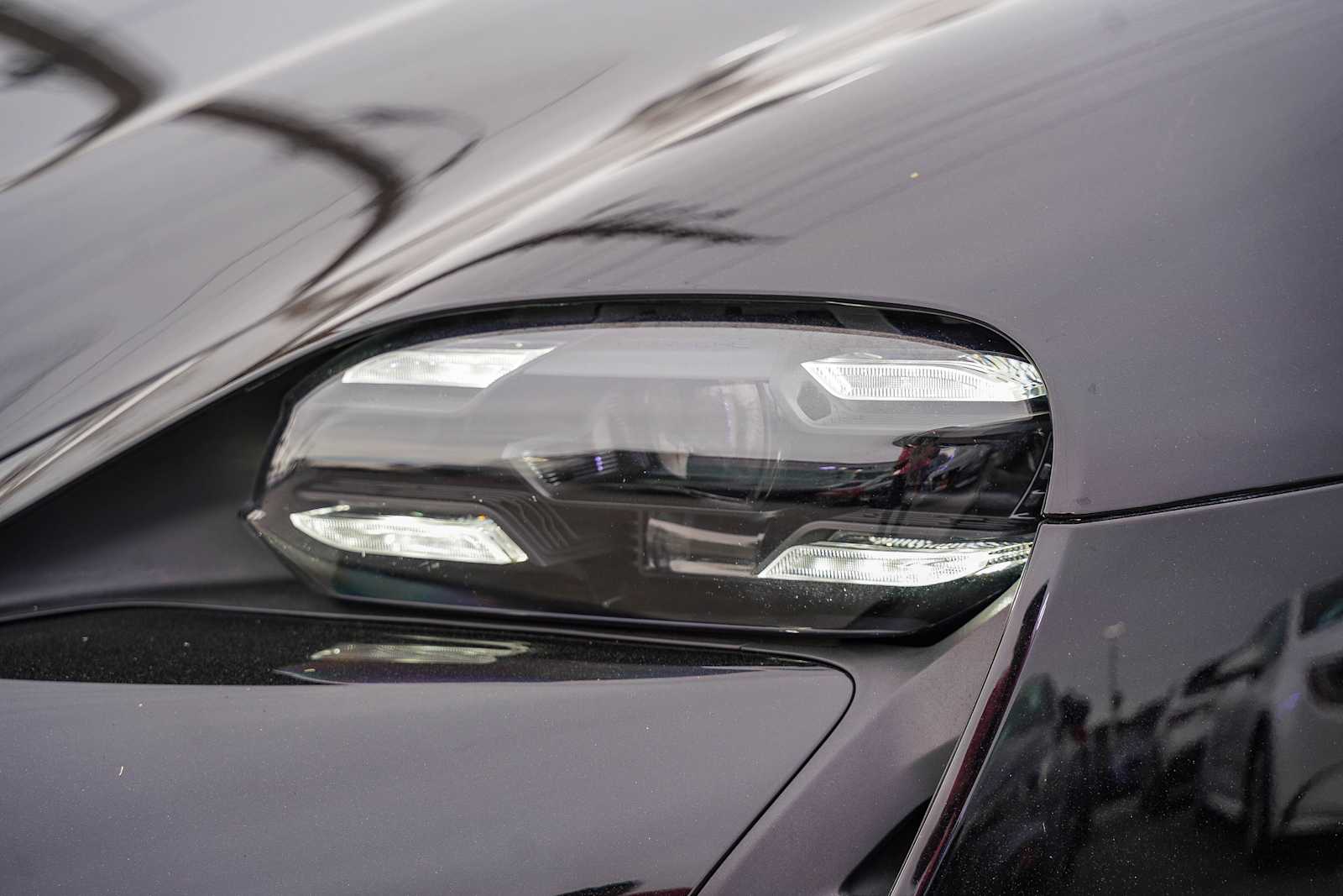 Thumbnail: 2021 Porsche Taycan - 10