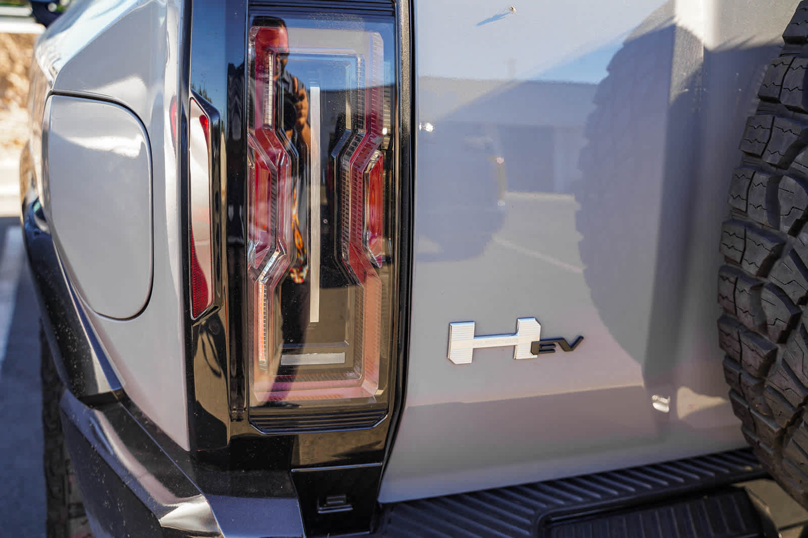 Thumbnail: 2024 GMC Hummer EV - 14