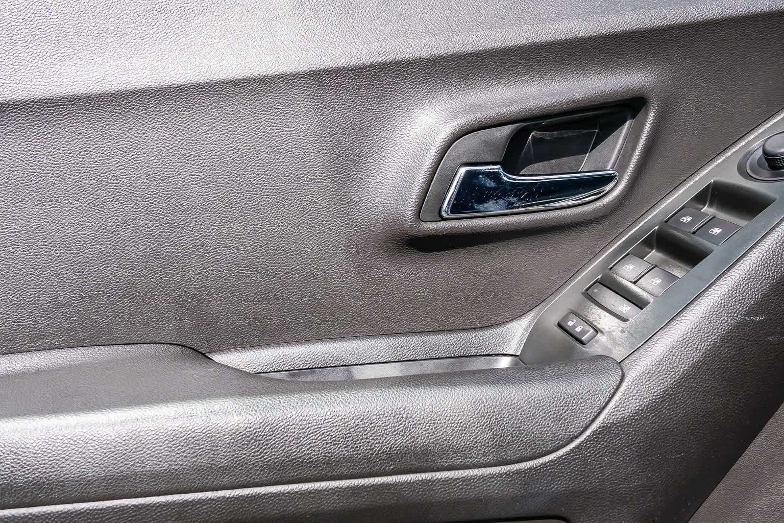 Thumbnail: 2017 Chevrolet Trax - 23