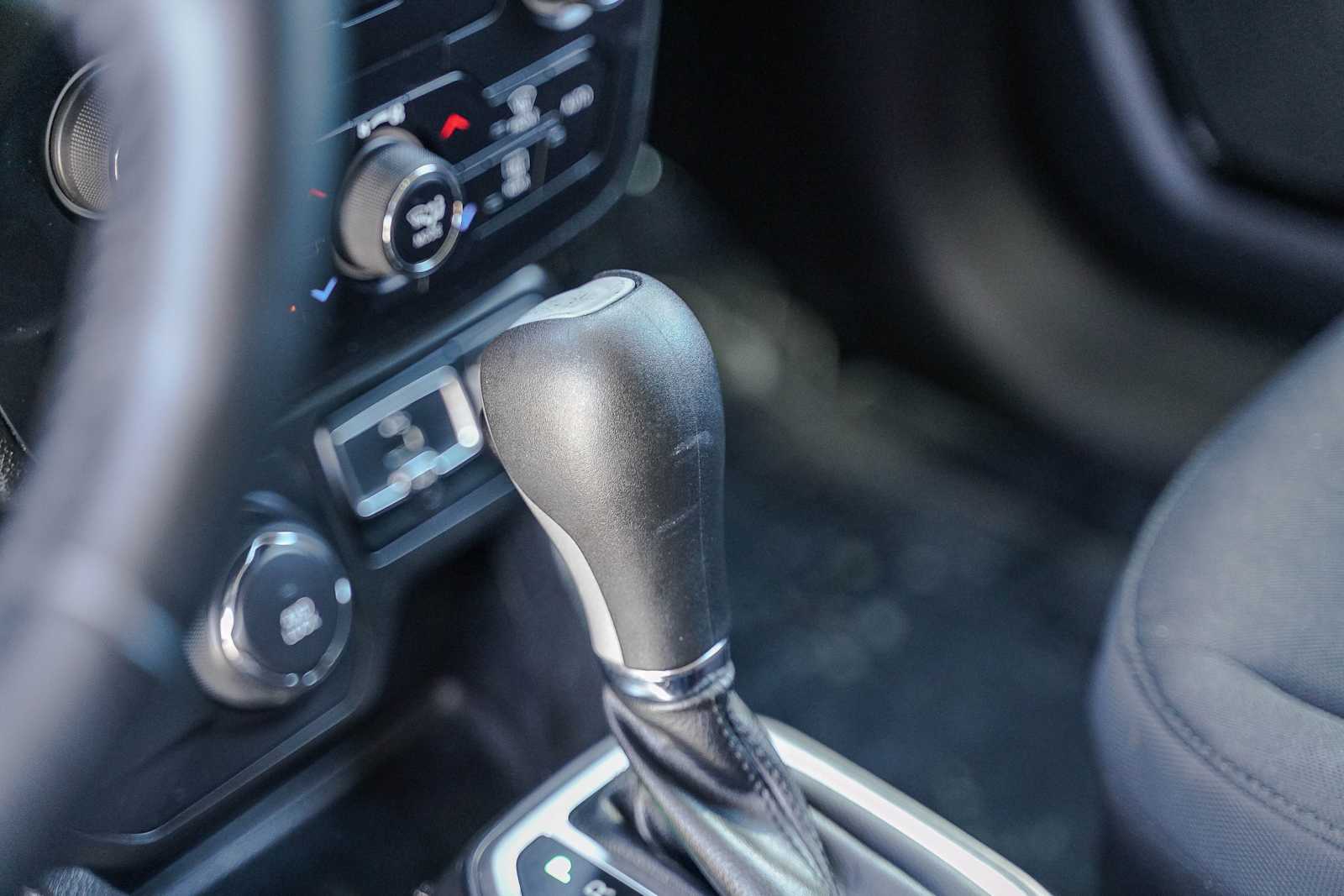 Thumbnail: 2020 Jeep Renegade - 18