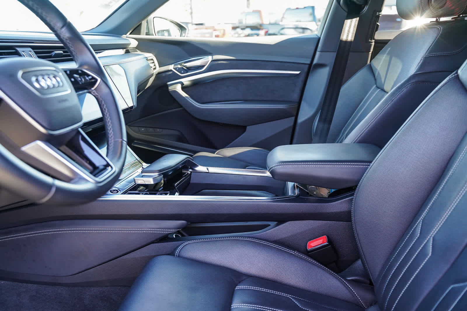 Thumbnail: 2022 Audi e-tron - 17