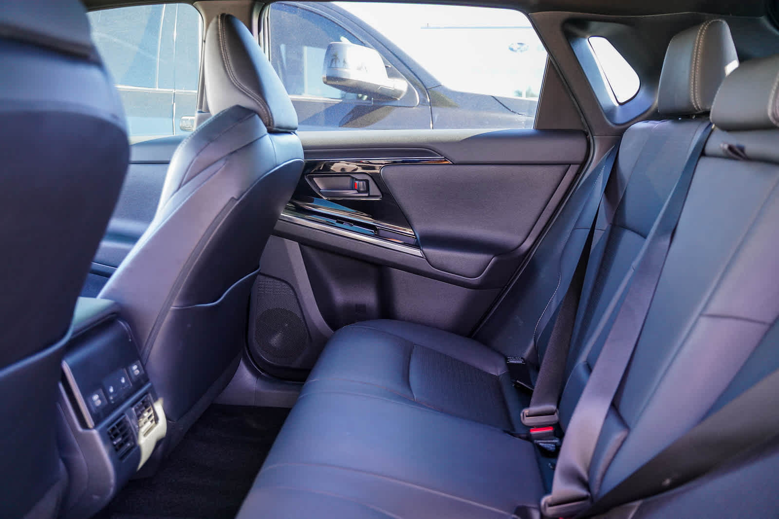 Thumbnail: 2023 Toyota bZ4X - 17