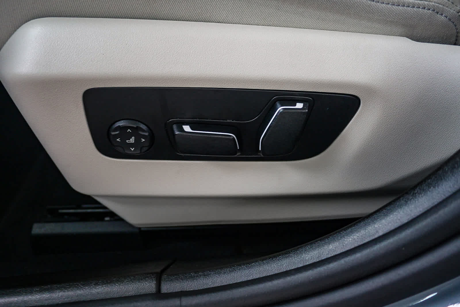 Thumbnail: 2024 BMW i5 - 16