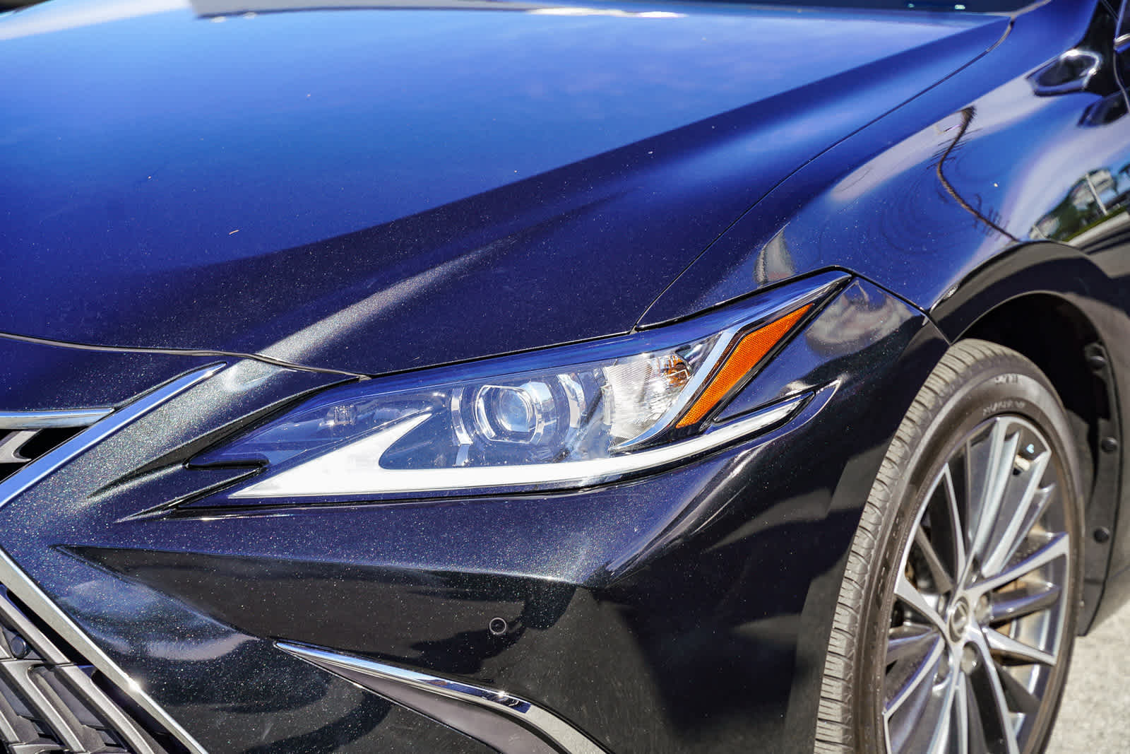 Thumbnail: 2022 Lexus ES - 9