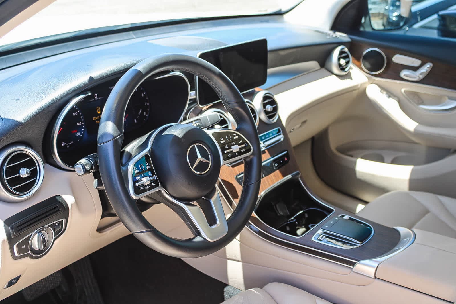 Thumbnail: 2022 Mercedes-Benz GLC - 19