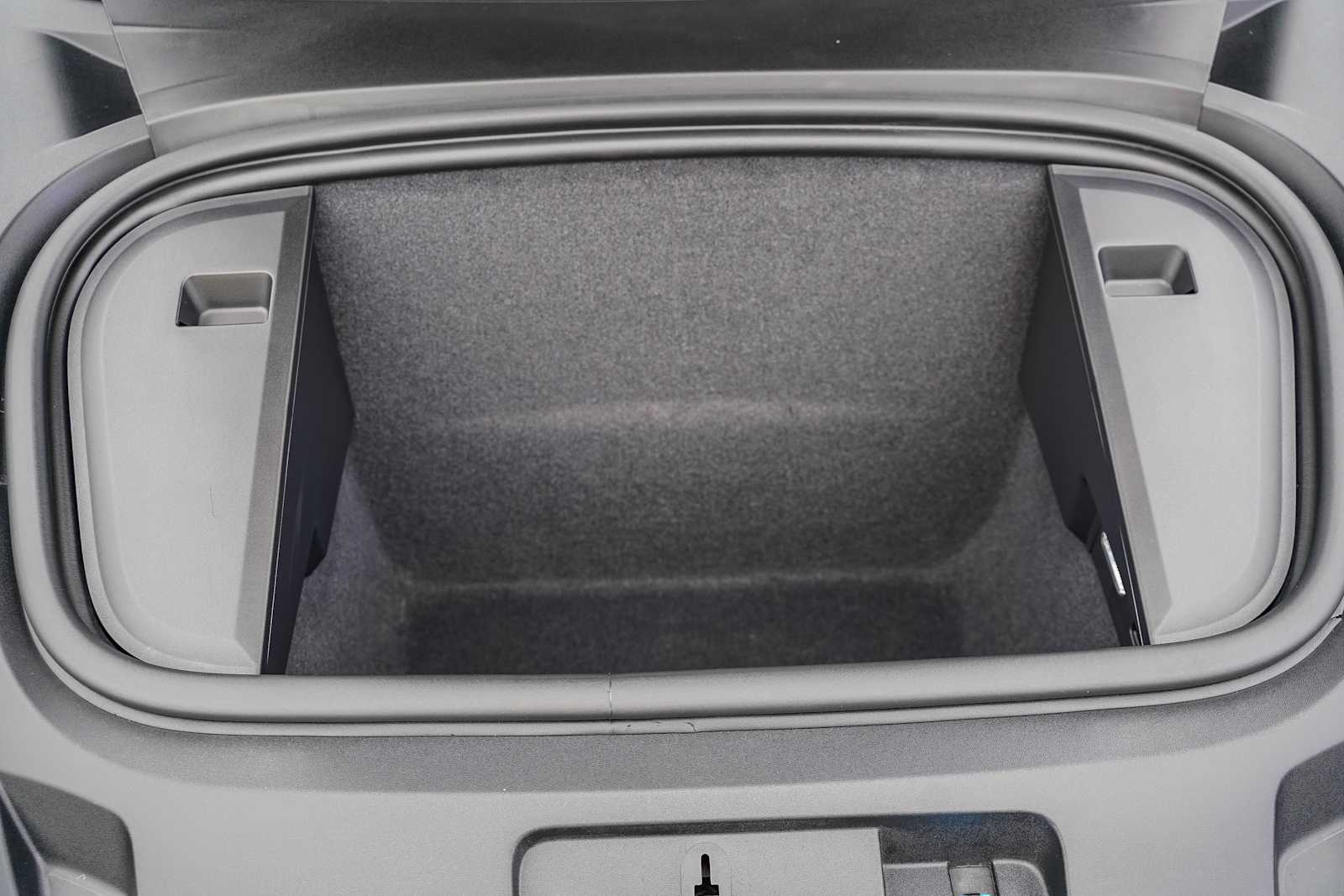 Thumbnail: 2021 Porsche Taycan - 27