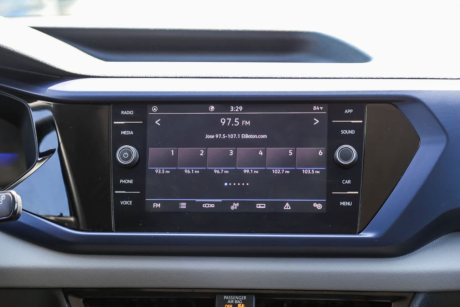 Thumbnail: 2022 Volkswagen Taos - 14