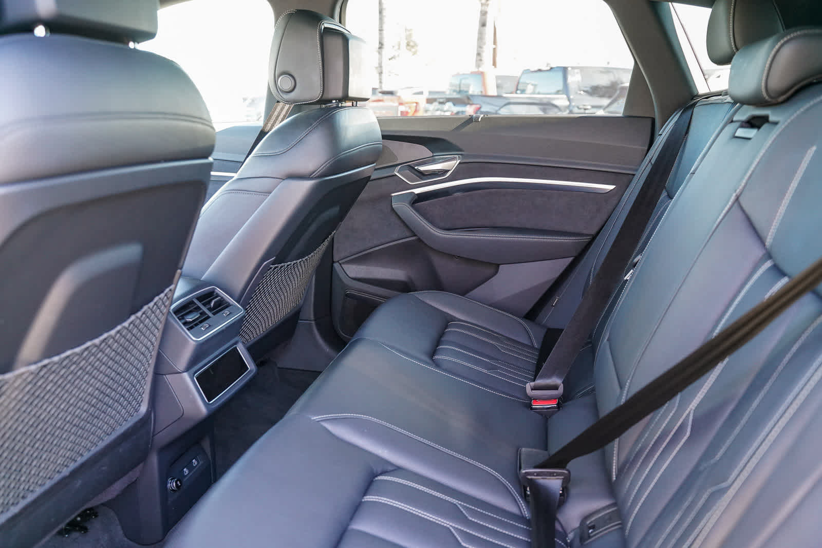 Thumbnail: 2022 Audi e-tron - 18