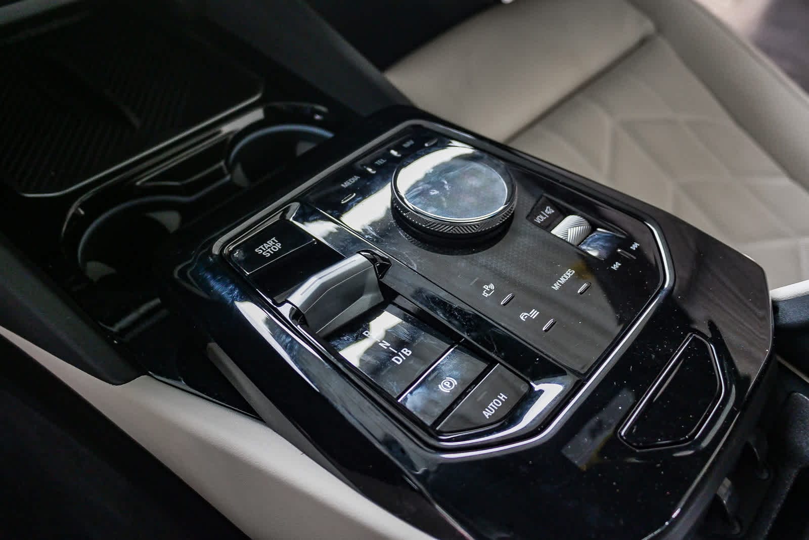 Thumbnail: 2024 BMW i5 - 17