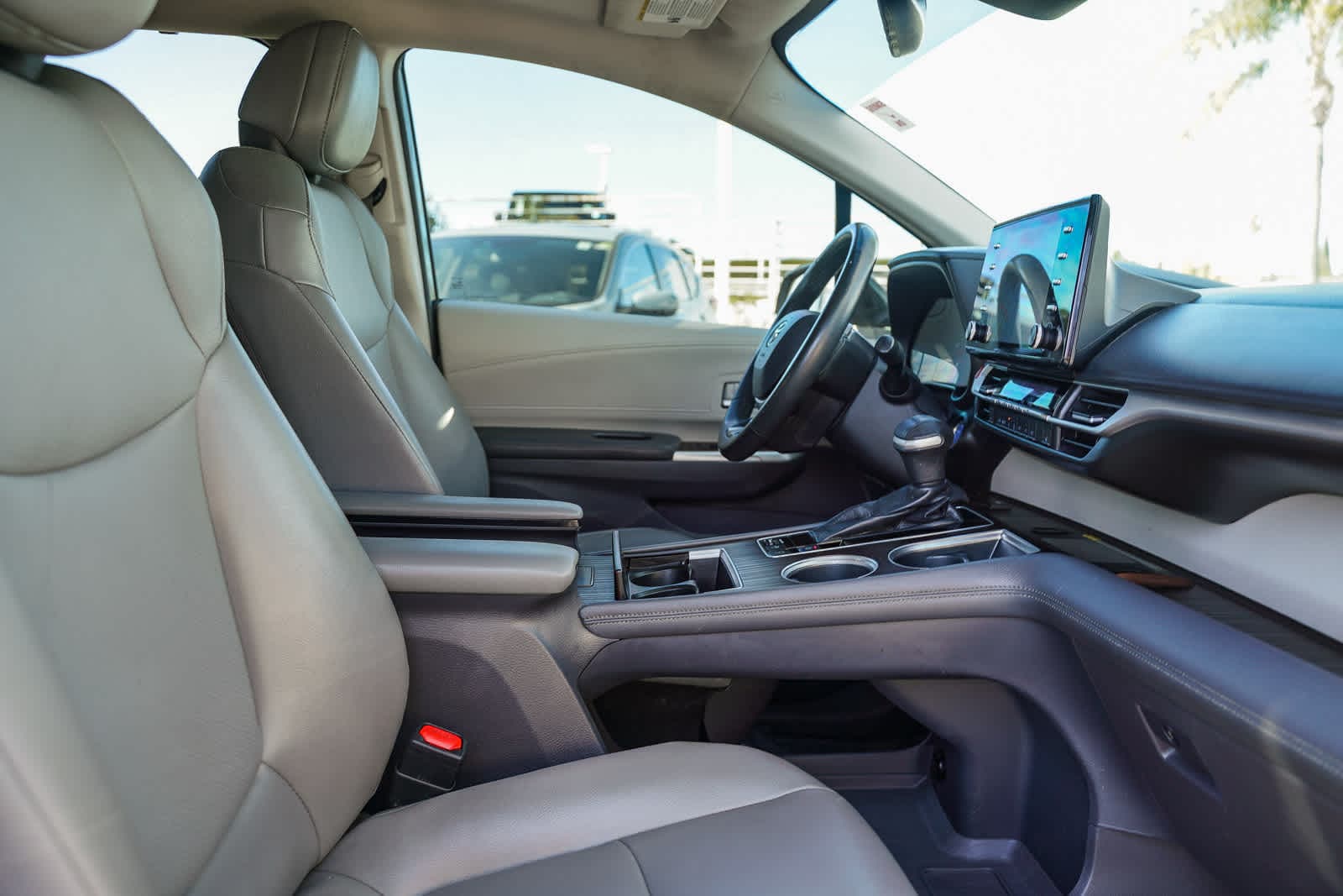 Thumbnail: 2021 Toyota Sienna - 15