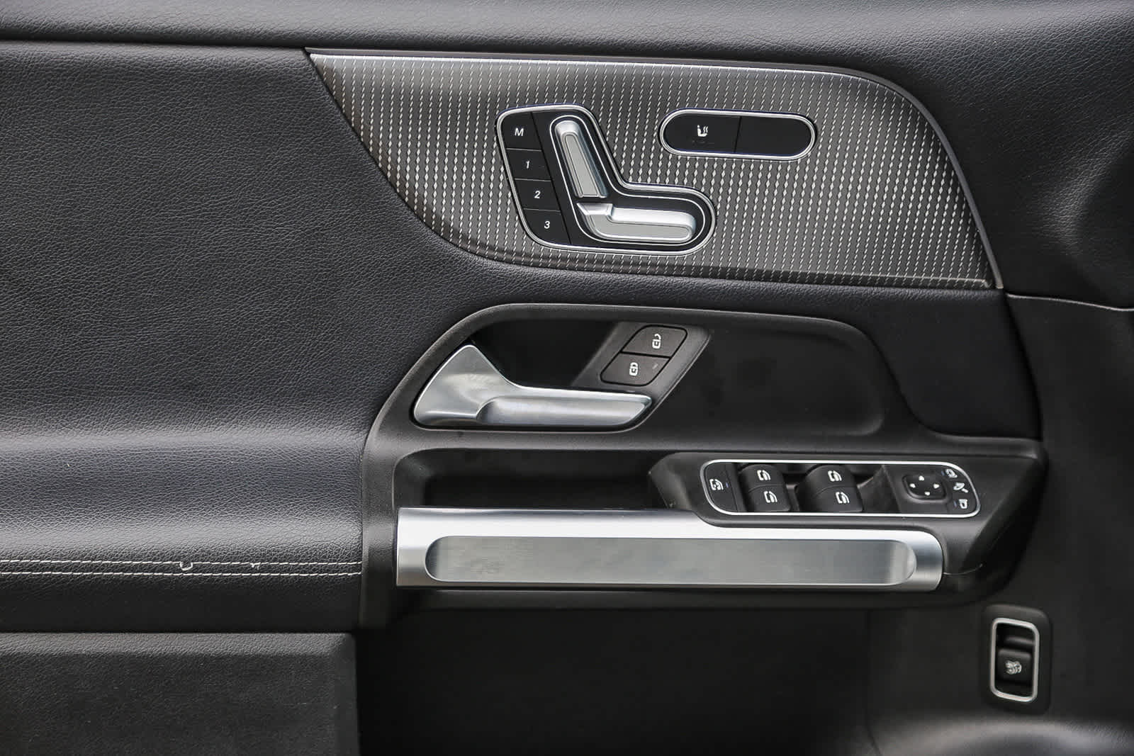 Thumbnail: 2021 Mercedes-Benz GLB - 20