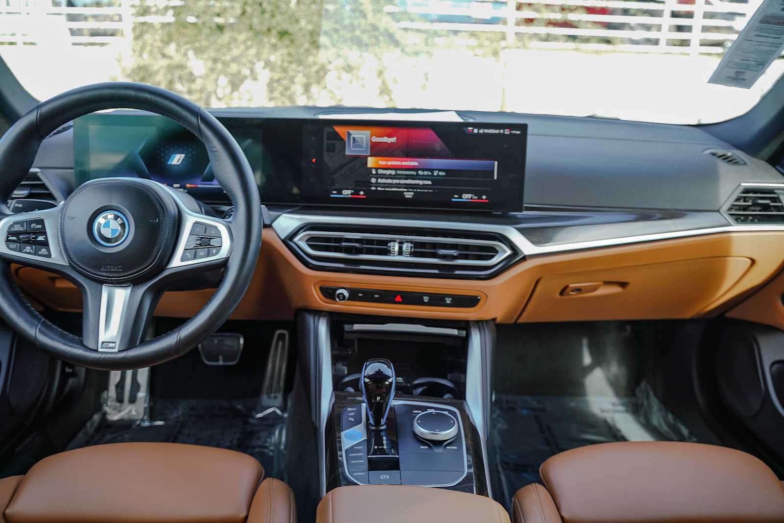 Thumbnail: 2022 BMW i4 - 12