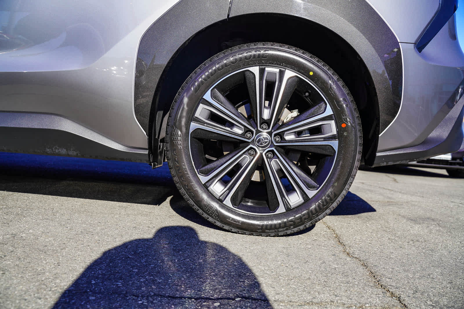 Thumbnail: 2023 Toyota bZ4X - 8