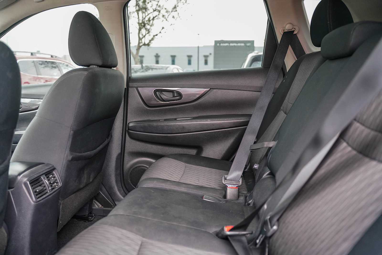 Thumbnail: 2019 Nissan Rogue - 18