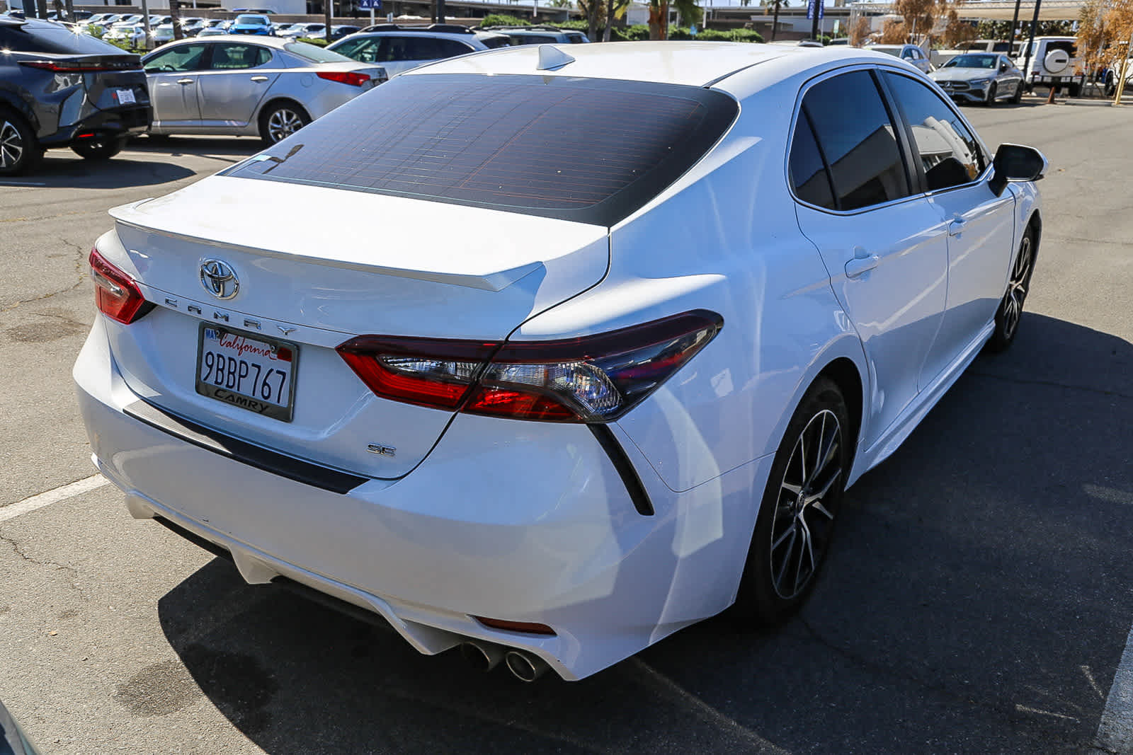 2022 Toyota Camry SE photo 4