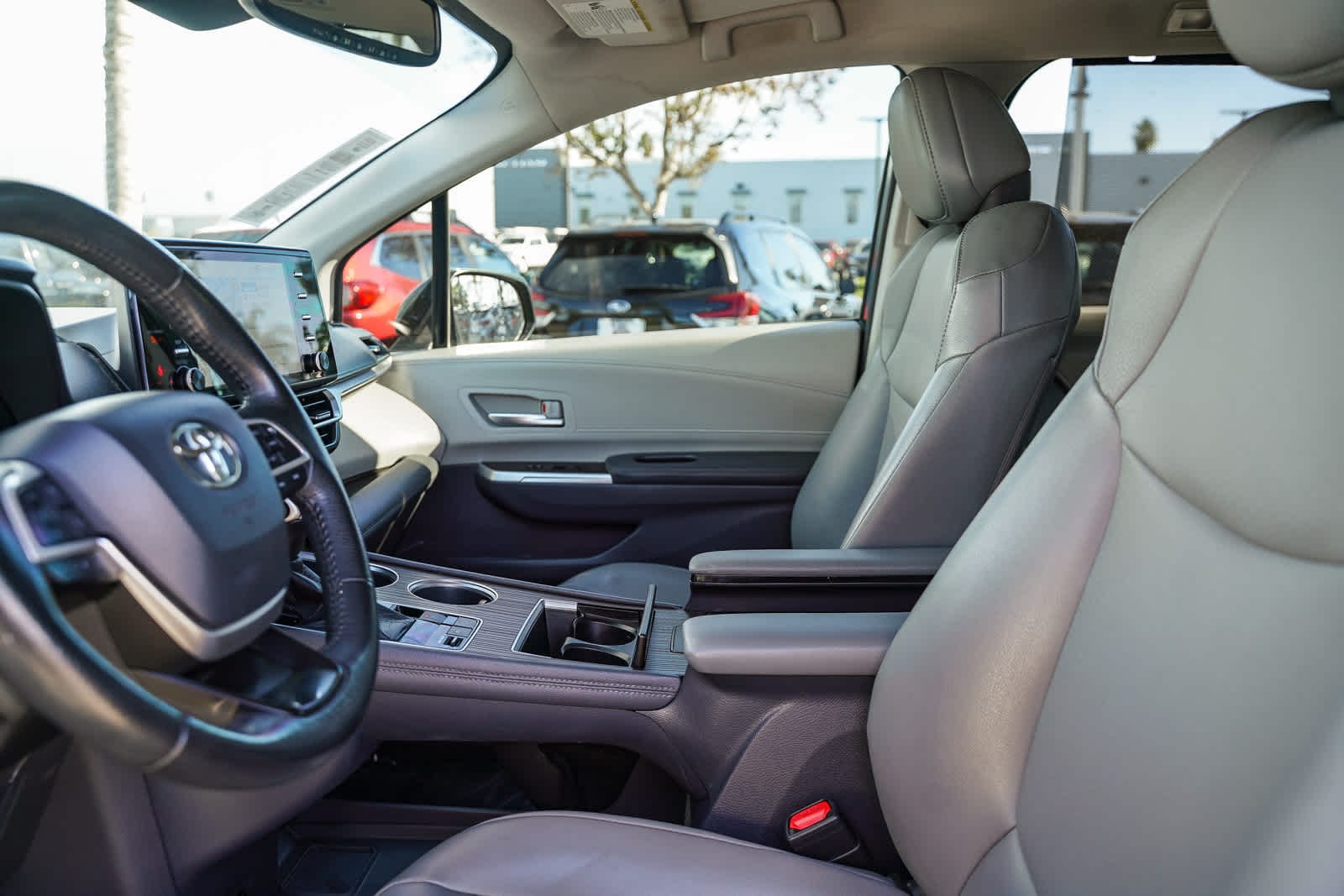 Thumbnail: 2021 Toyota Sienna - 16