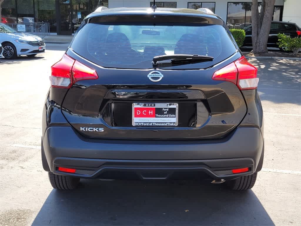 Thumbnail: 2018 Nissan Kicks - 4